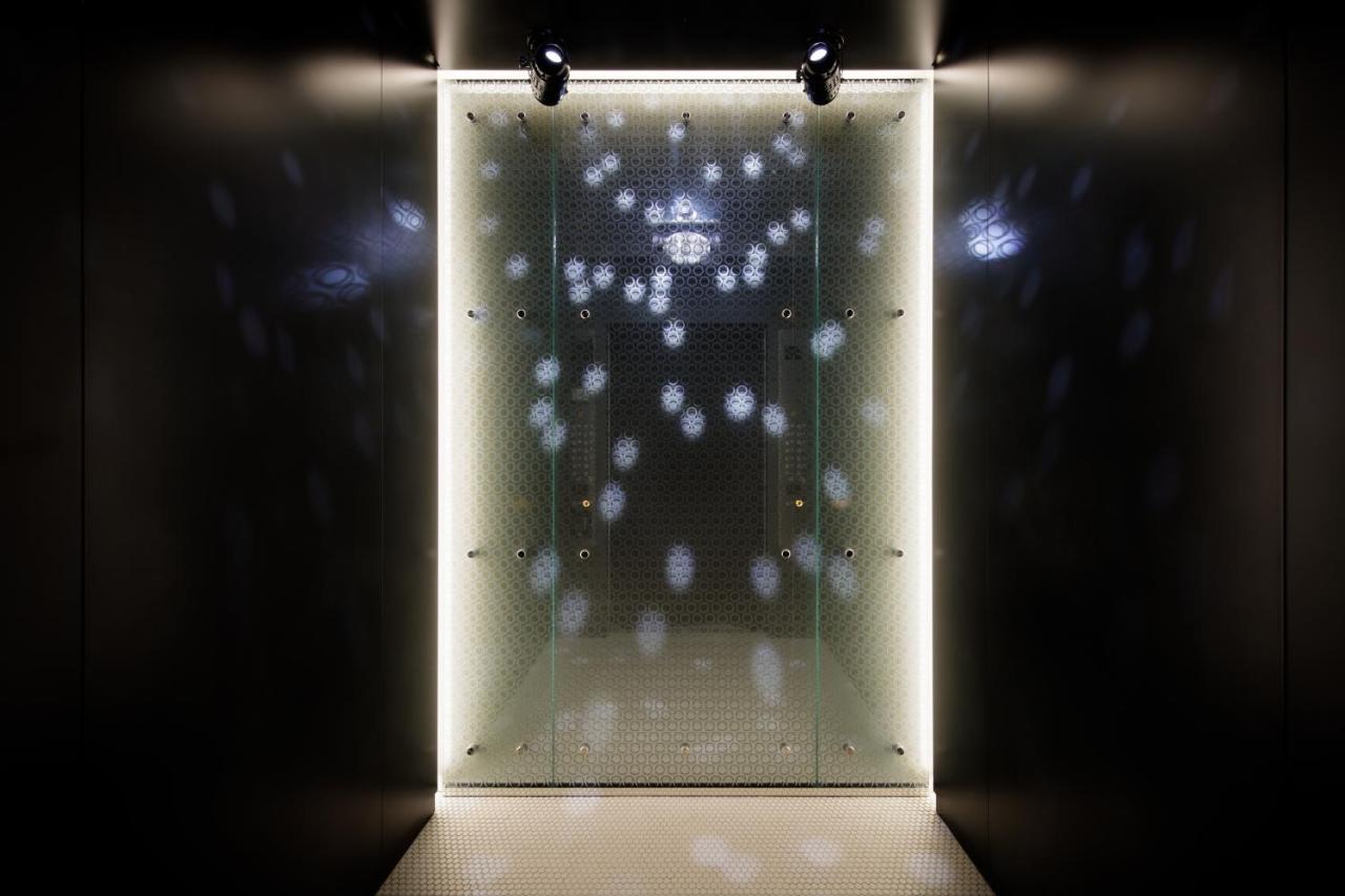 Отель Moxy Osaka Shin Umeda Экстерьер фото
